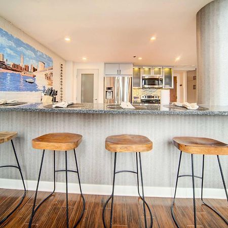 Waterfront Cleveland Apt About 1 Mi To Downtown Bagian luar foto