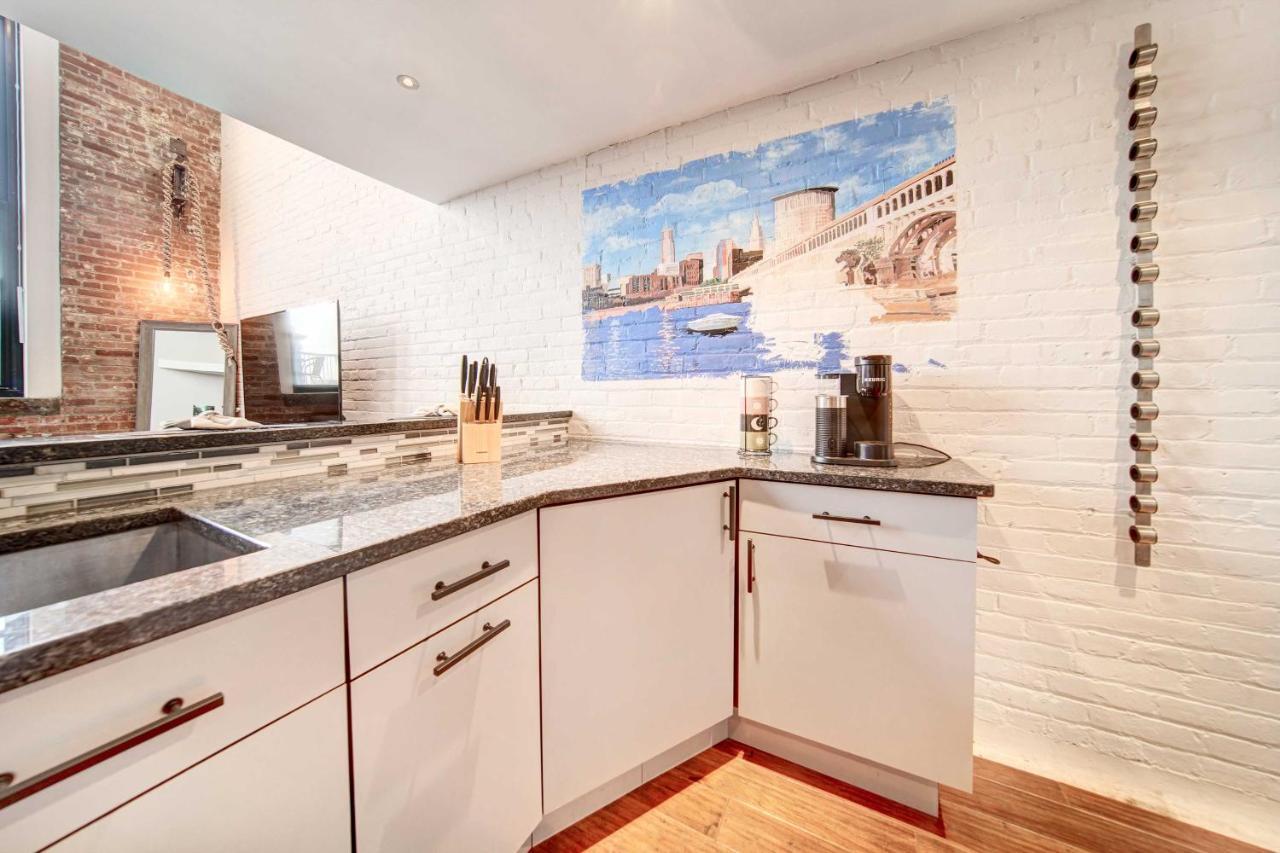 Waterfront Cleveland Apt About 1 Mi To Downtown Bagian luar foto