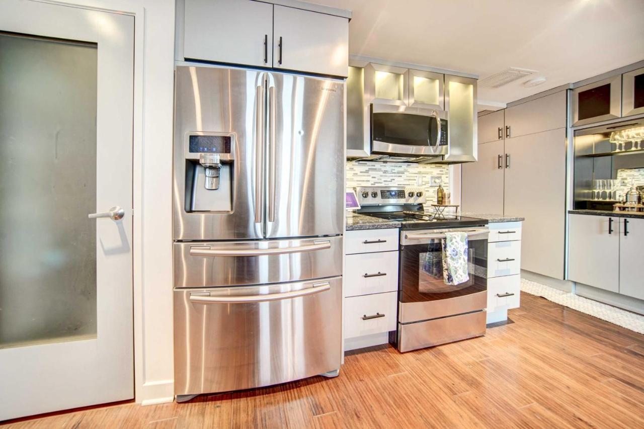 Waterfront Cleveland Apt About 1 Mi To Downtown Bagian luar foto