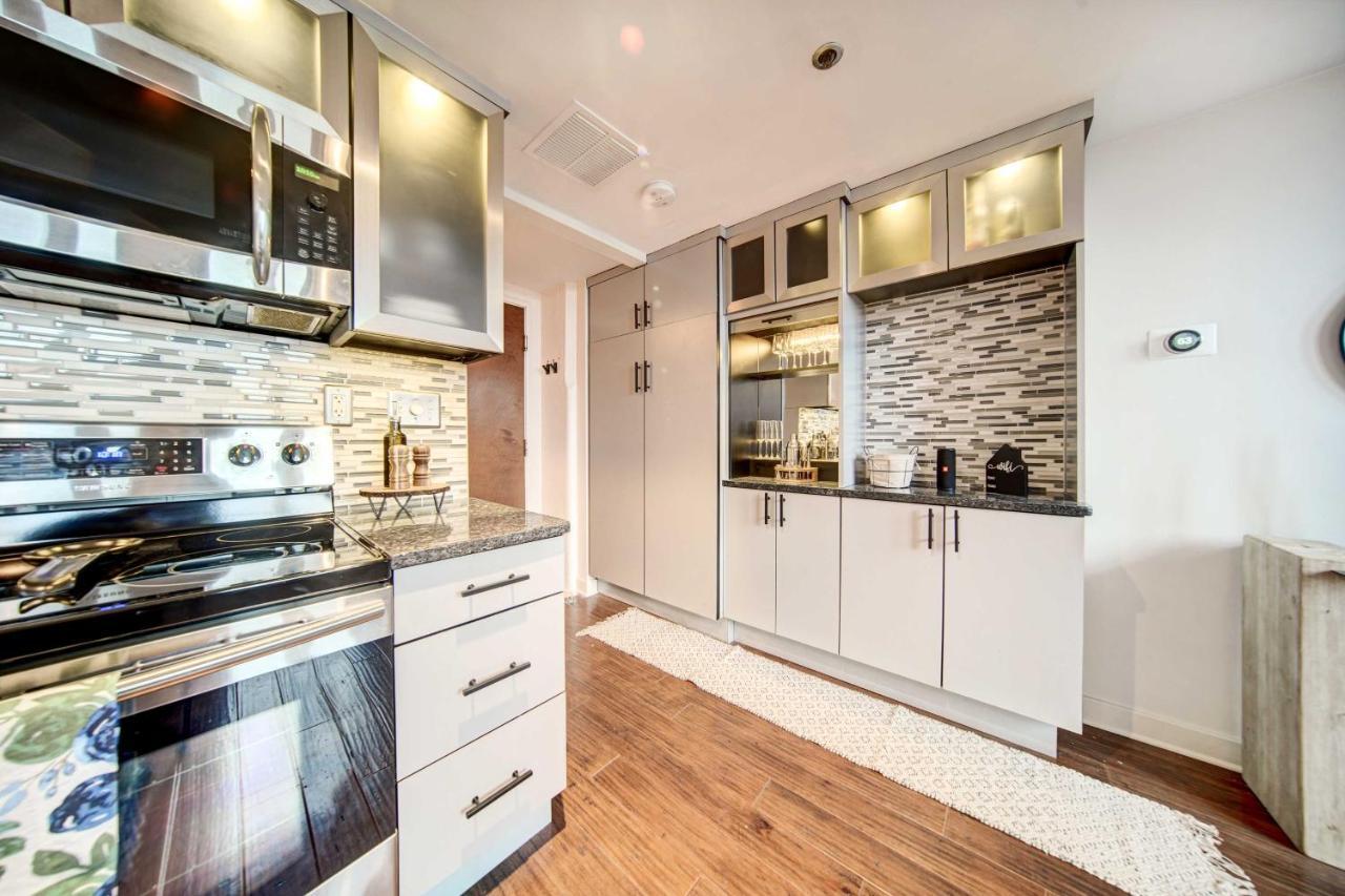 Waterfront Cleveland Apt About 1 Mi To Downtown Bagian luar foto