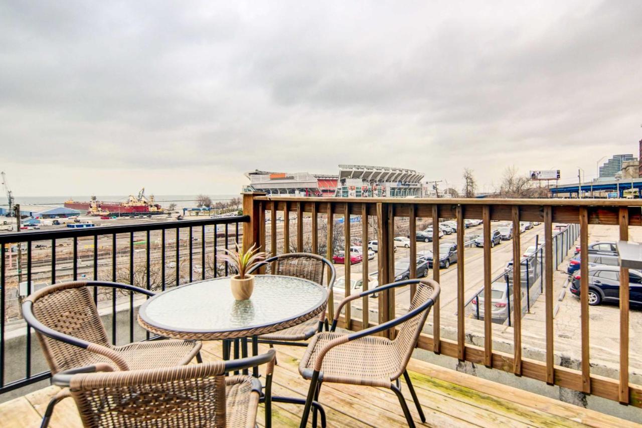 Waterfront Cleveland Apt About 1 Mi To Downtown Bagian luar foto