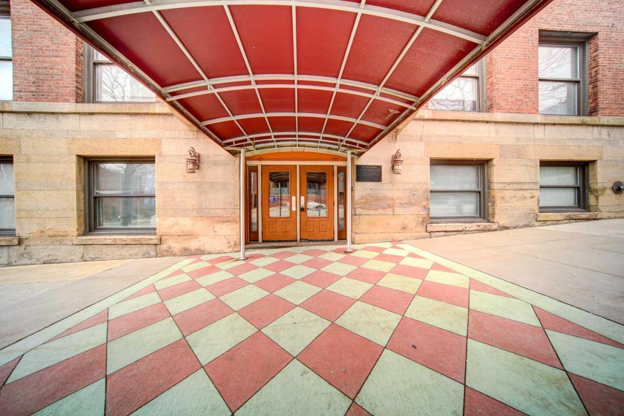 Waterfront Cleveland Apt About 1 Mi To Downtown Bagian luar foto
